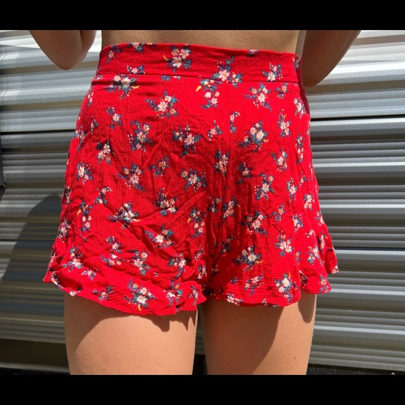 American Eagle outfitters red floral shorts - Picture 2 of 2